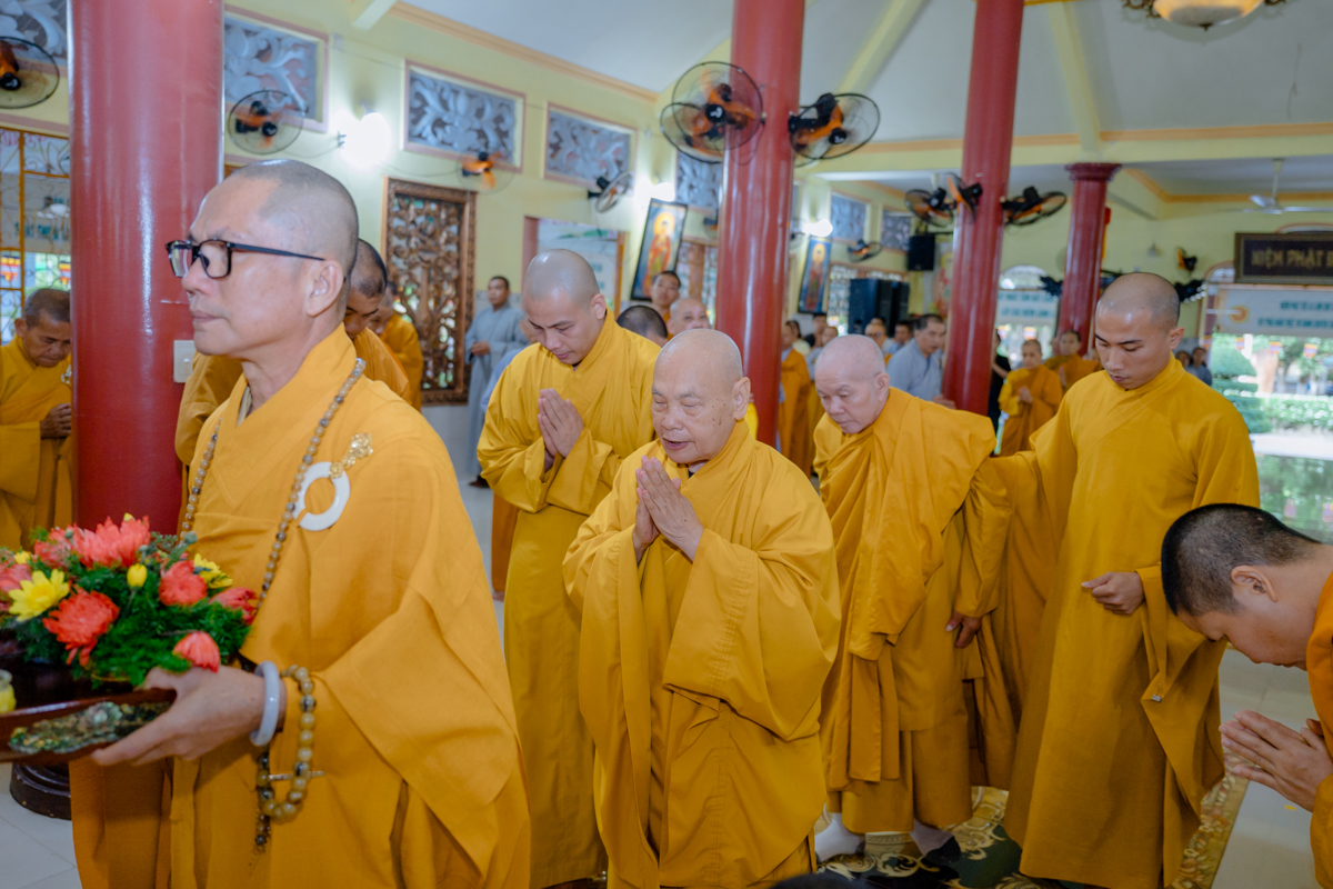 Trưởng lão Hòa thượng Thích Thiện Nhơn thăm và sách tấn Tăng Ni Liên Tông Tịnh độ Non Bồng an cư tại chùa Long Phước Thọ.
